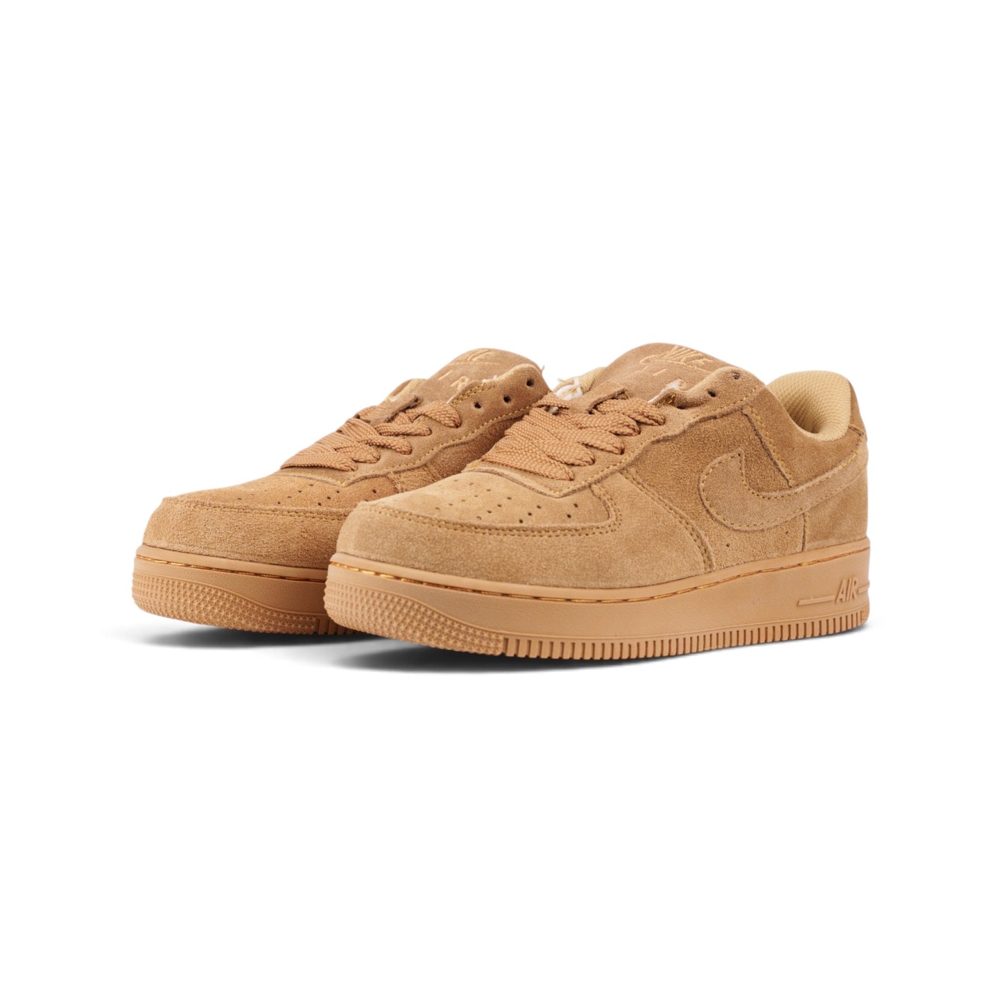 Nike Air Force 1 пшеничные замшевые кроссовки — пара, вид спереди сбоку | GAMEOVERSHOP