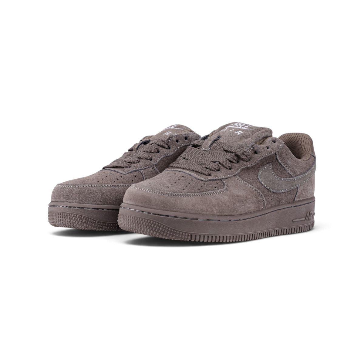 Nike Air Force 1 Low серые замшевые кроссовки — пара, вид спереди | GAMEOVERSHOP