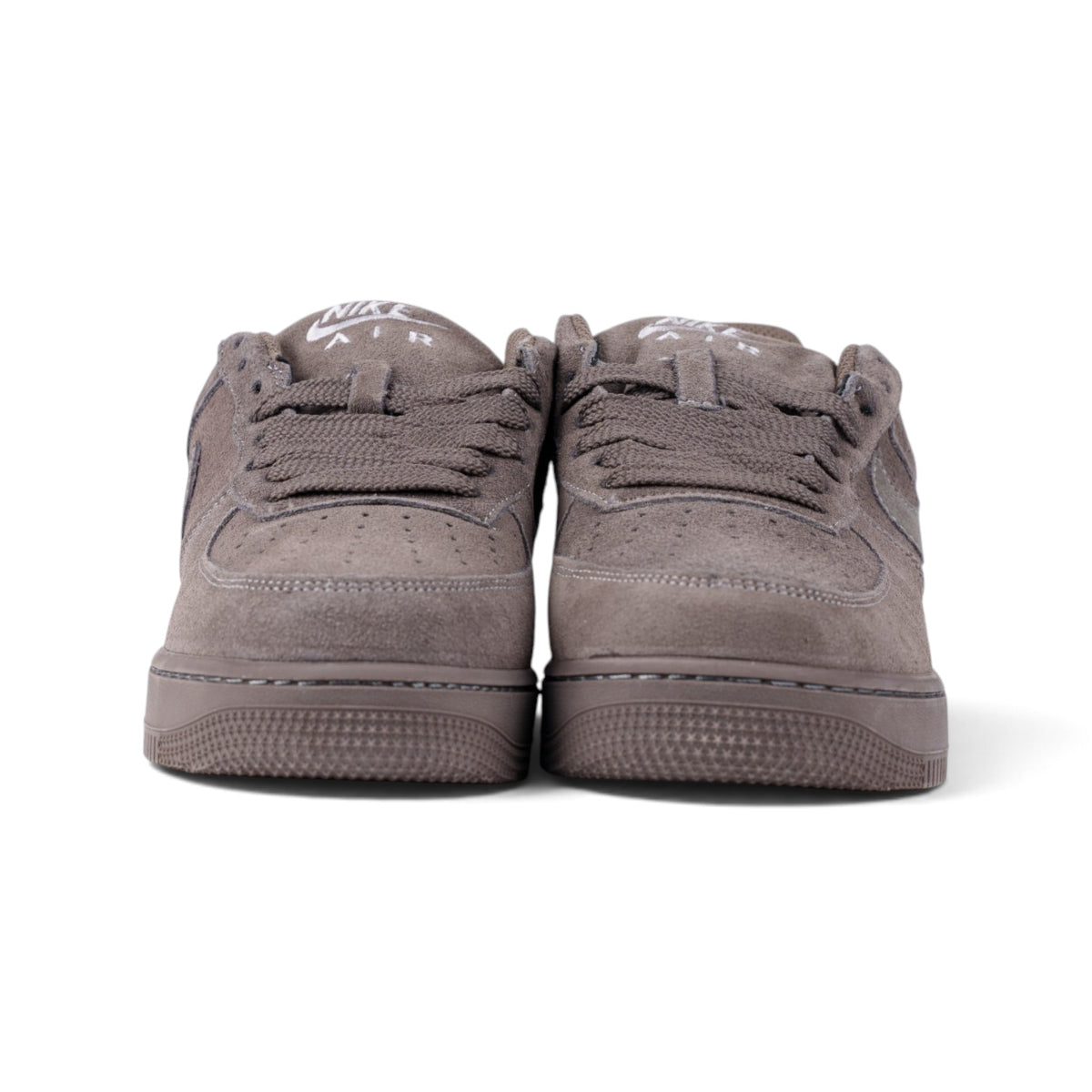 Nike Air Force 1 Low серые замшевые кроссовки — вид спереди | GAMEOVERSHOP