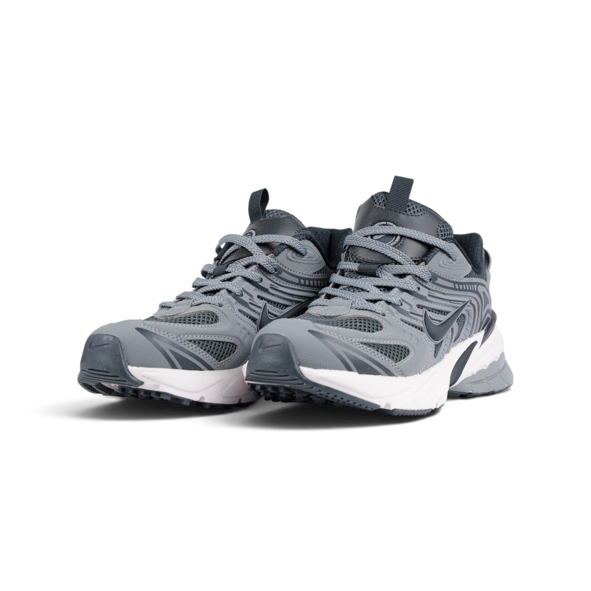 Nike Air Max серые кроссовки — пара, вид спереди сбоку | GAMEOVERSHOP