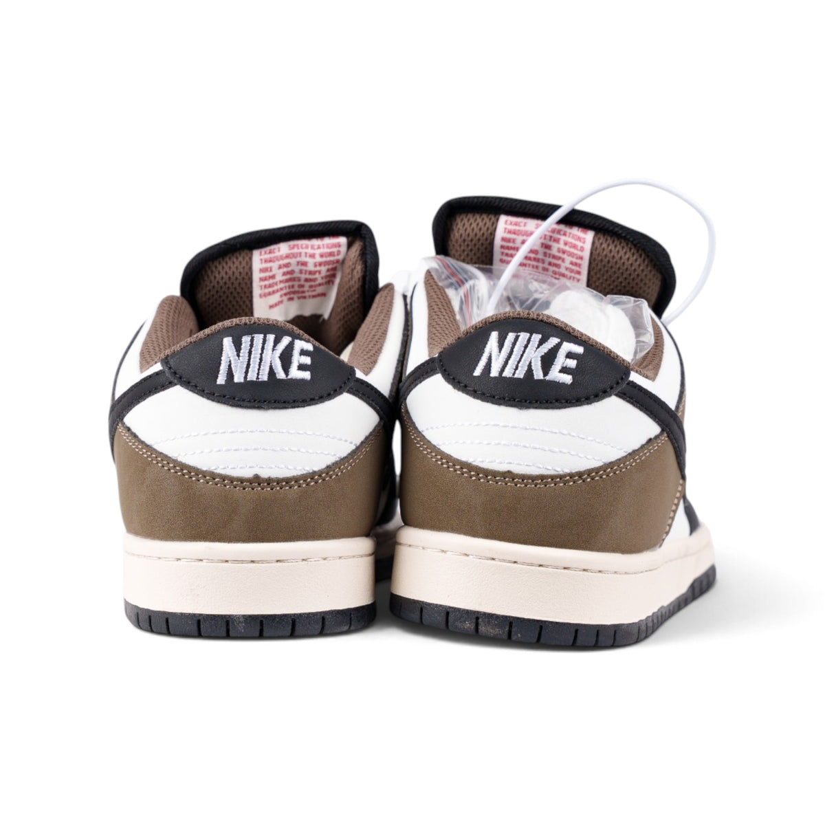 Nike SB Dunk Low бело-коричневые кроссовки — вид сзади, крупный план | GAMEOVERSHOP