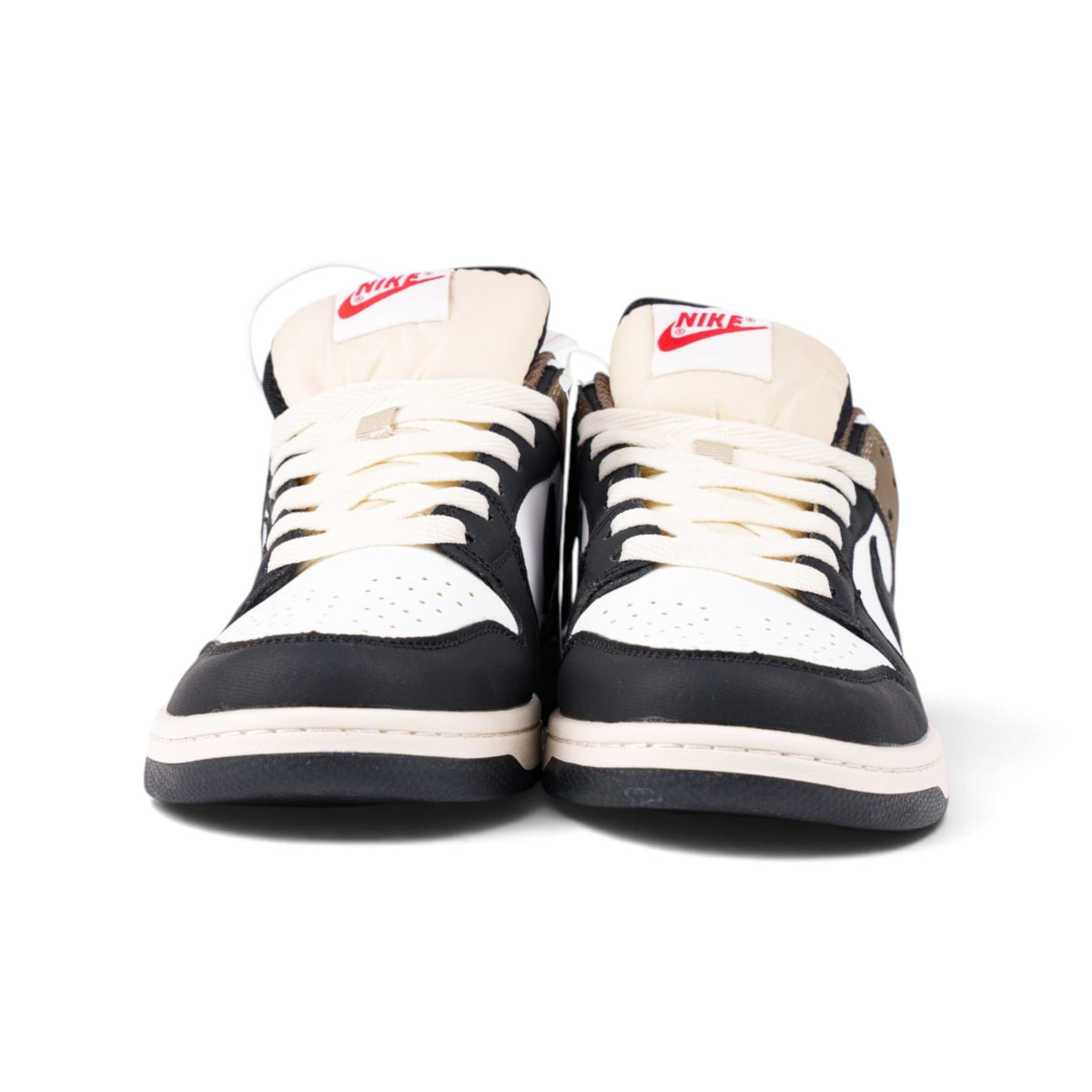 Nike SB Dunk Low бело-коричневые кроссовки — вид спереди, пара | GAMEOVERSHOP