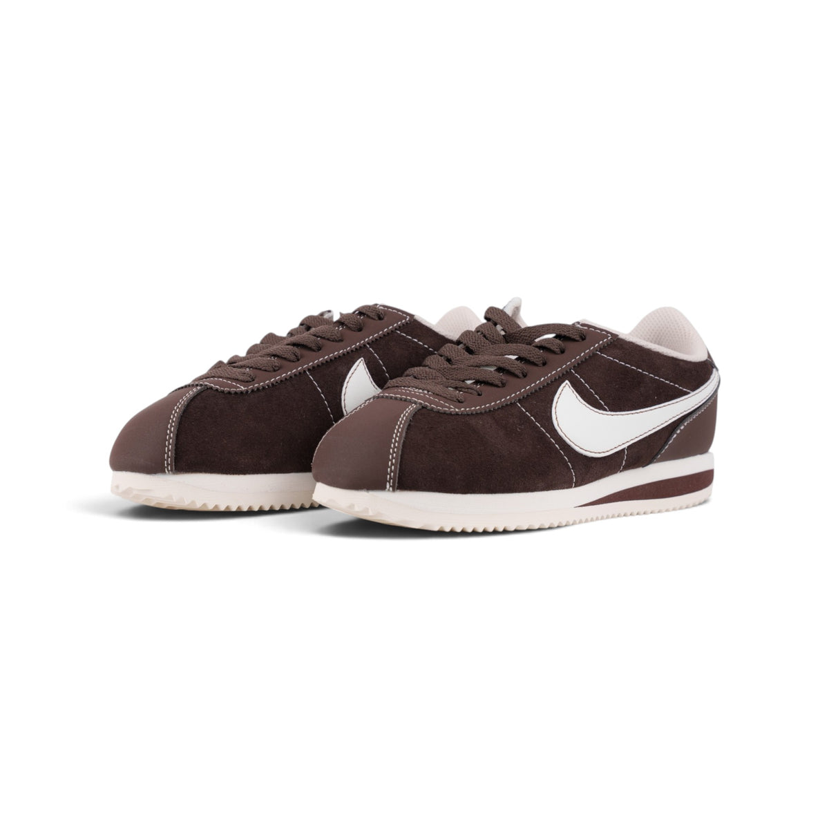Nike Cortez коричневые замшевые кроссовки — пара, вид спереди сбоку | GAMEOVERSHOP