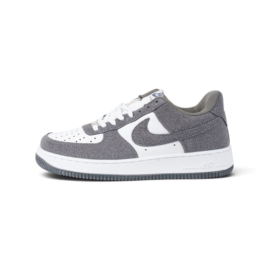 Nike Air Force 1 серые замшевые кроссовки — вид сбоку | GAMEOVERSHOP
