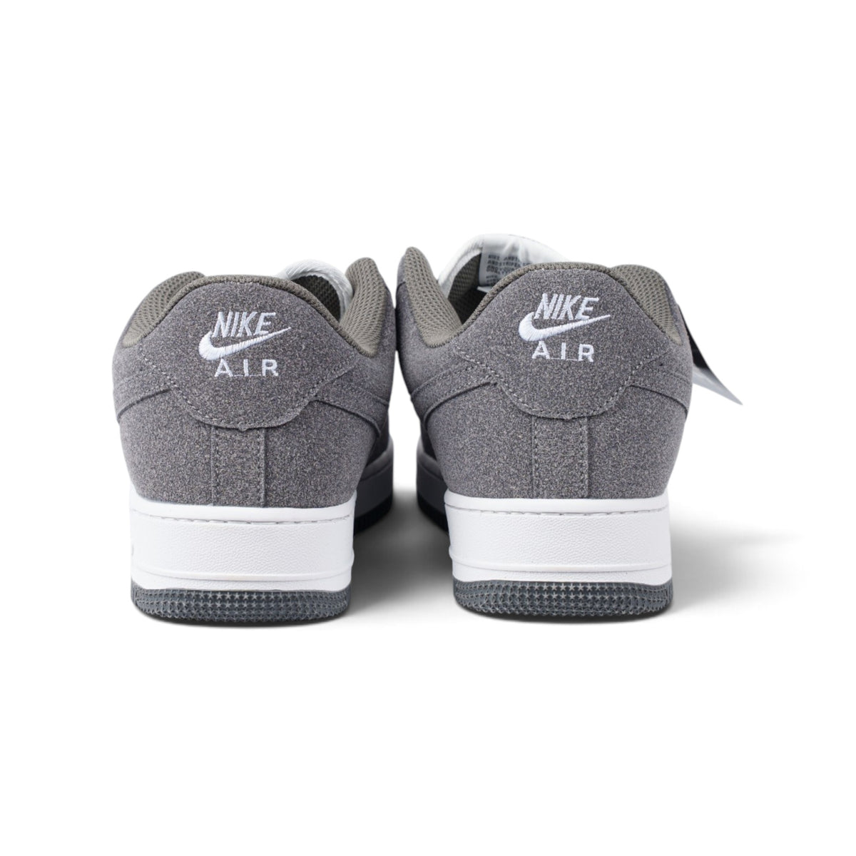 Nike Air Force 1 серые замшевые кроссовки — пара, вид сзади прямо | GAMEOVERSHOP