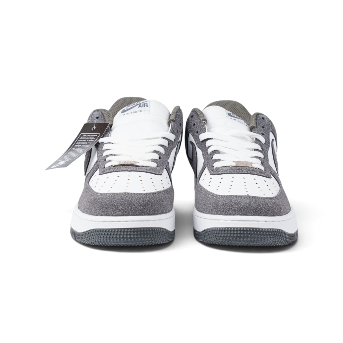 Nike Air Force 1 серые замшевые кроссовки — пара, вид спереди | GAMEOVERSHOP