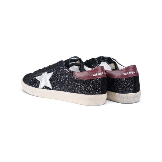 Golden Goose Superstar чёрные кроссовки с глиттером — пара, вид сзади сбоку | GAMEOVERSHOP