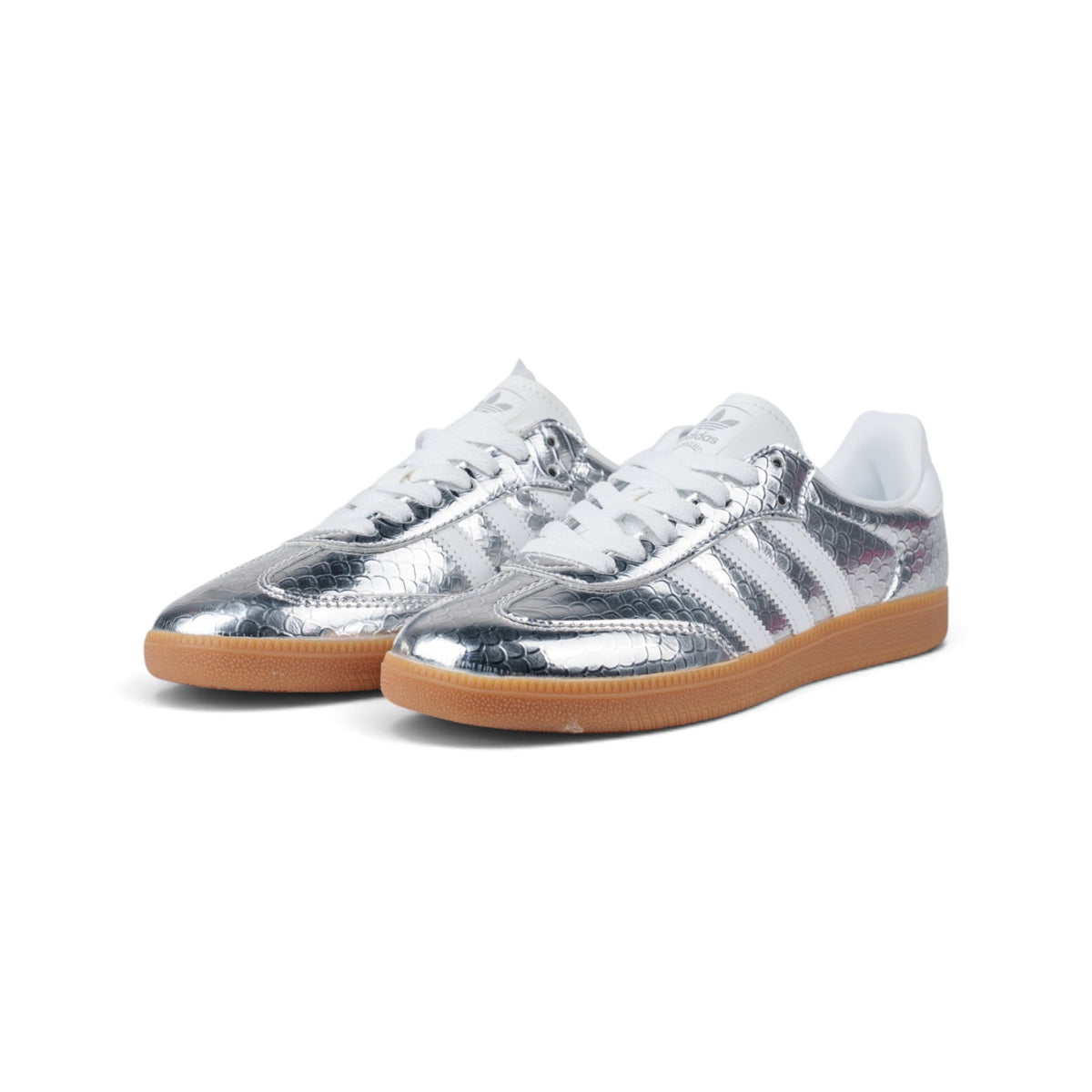 Adidas Samba серебристые кроссовки — пара, вид спереди сбоку | GAMEOVERSHOP