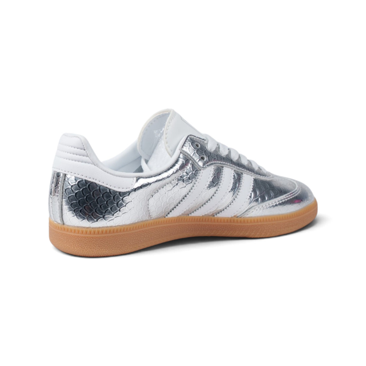 Adidas Samba серебристые кроссовки — крупный план, вид сбоку | GAMEOVERSHOP
