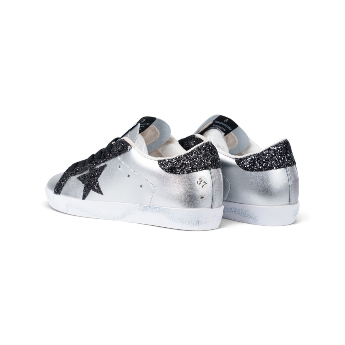 Golden Goose Superstar серебристые кроссовки с чёрным глиттером — пара, вид сзади сбоку | GAMEOVERSHOP
