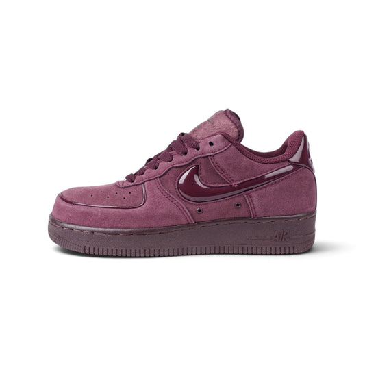Nike Air Force 1 Low бордовые замшевые кроссовки — вид сбоку | GAMEOVERSHOP