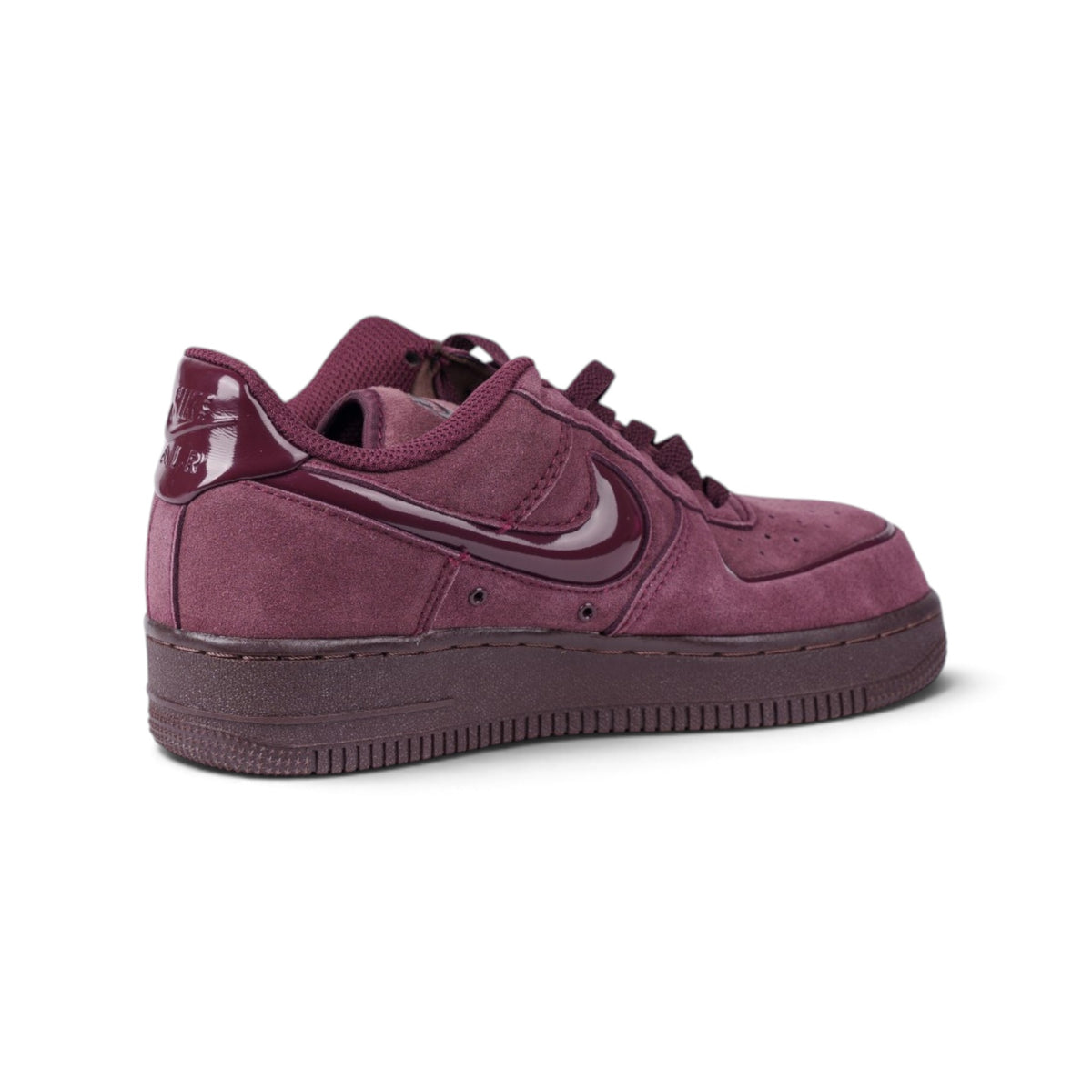 Nike Air Force 1 Low бордовые замшевые кроссовки — вид сзади сбоку | GAMEOVERSHOP