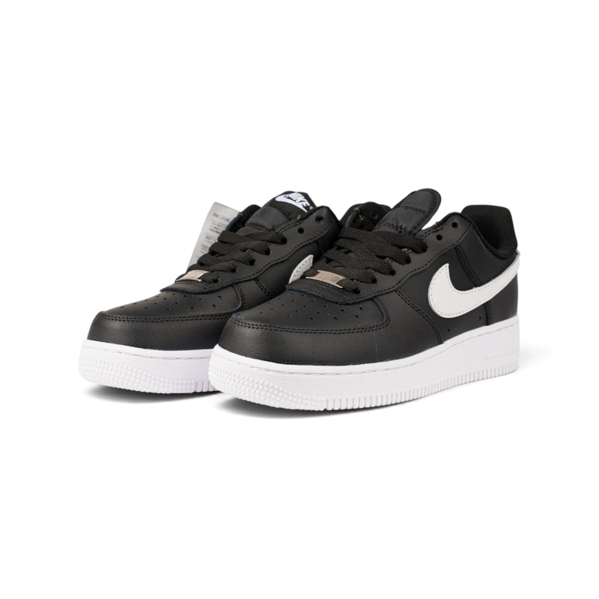 Nike Air Force 1 Low чёрно-белые кроссовки — пара, вид спереди | GAMEOVERSHOP