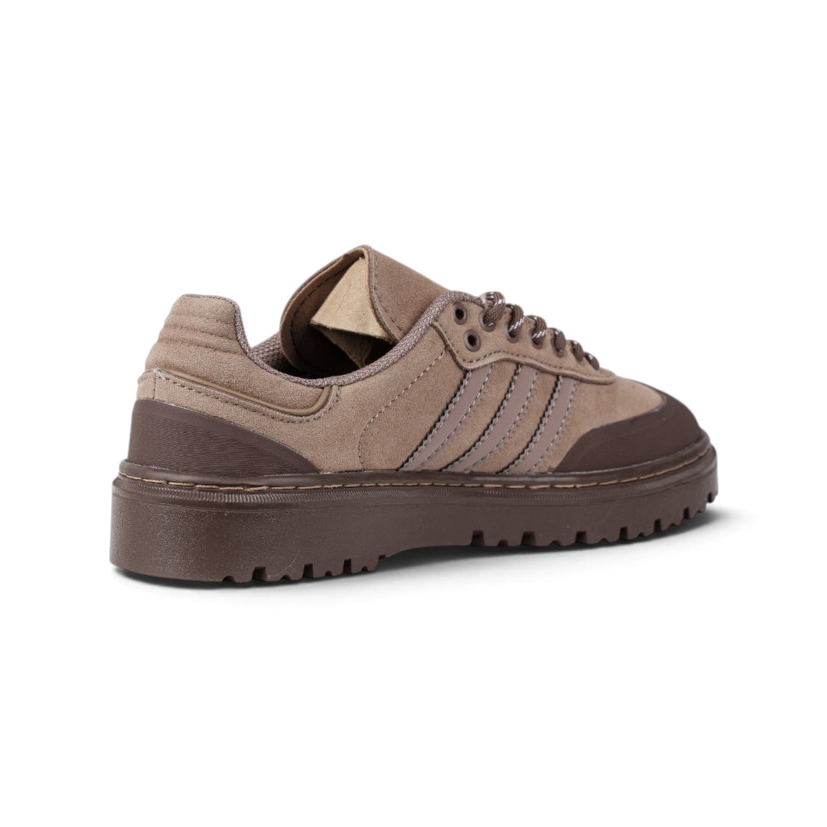 Adidas Samba бежевые (тауп) кроссовки — крупный план, вид сзади сбоку | GAMEOVERSHOP