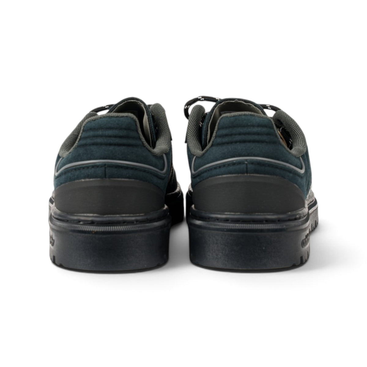 Adidas Samba чёрные кроссовки — вид сзади | GAMEOVERSHOP