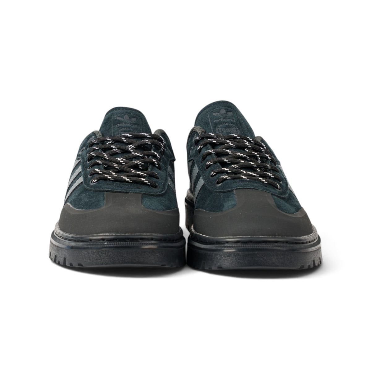 Adidas Samba чёрные кроссовки — вид спереди | GAMEOVERSHOP