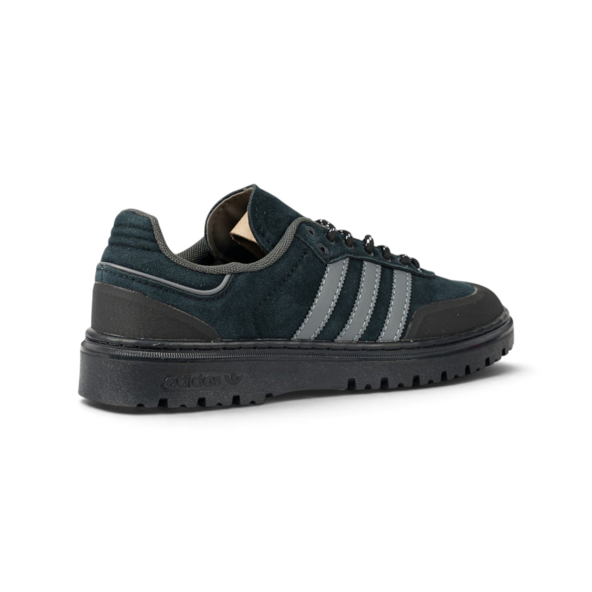 Adidas Samba чёрные кроссовки — крупный план, вид сзади сбоку | GAMEOVERSHOP