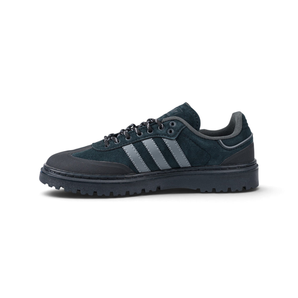 Adidas Samba чёрные кроссовки — крупный план, вид сбоку | GAMEOVERSHOP