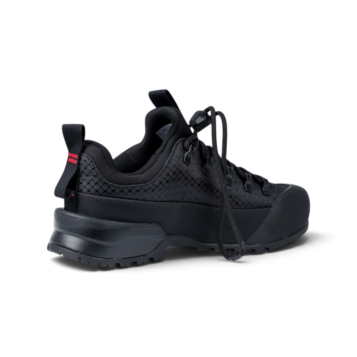 The North Face Glenclyffe Low чёрные кроссовки — вид сбоку сзади | GAMEOVERSHOP