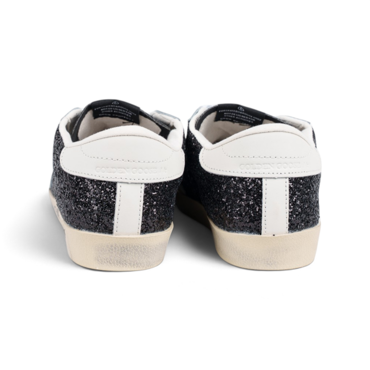 Golden Goose Superstar чёрные глиттерные с белой звездой кроссовки — пара, вид сзади | GAMEOVERSHOP