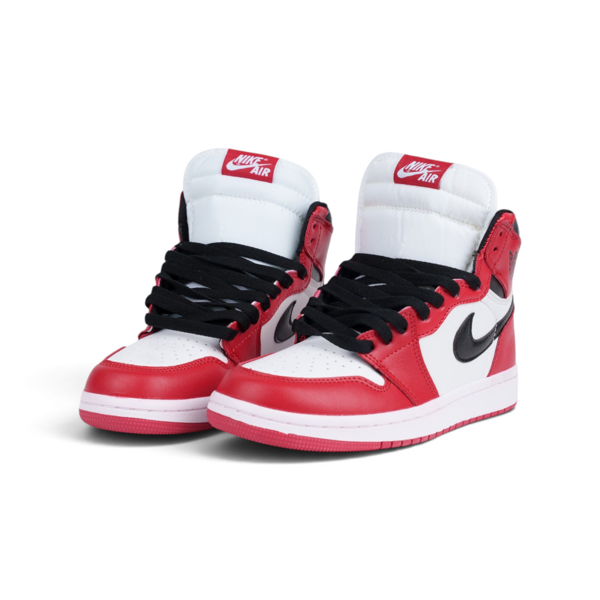 Nike Air Jordan 1 High OG Chicago красно-бело-чёрные кроссовки — пара спереди под углом | GAMEOVERSHOP
