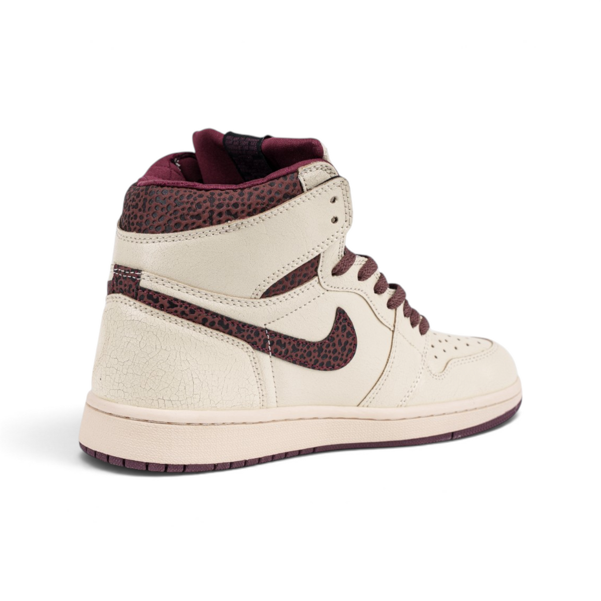 Nike Air Jordan 1 High OG A Ma Maniere кремовые кроссовки с бордовым — вид сзади под углом | GAMEOVERSHOP