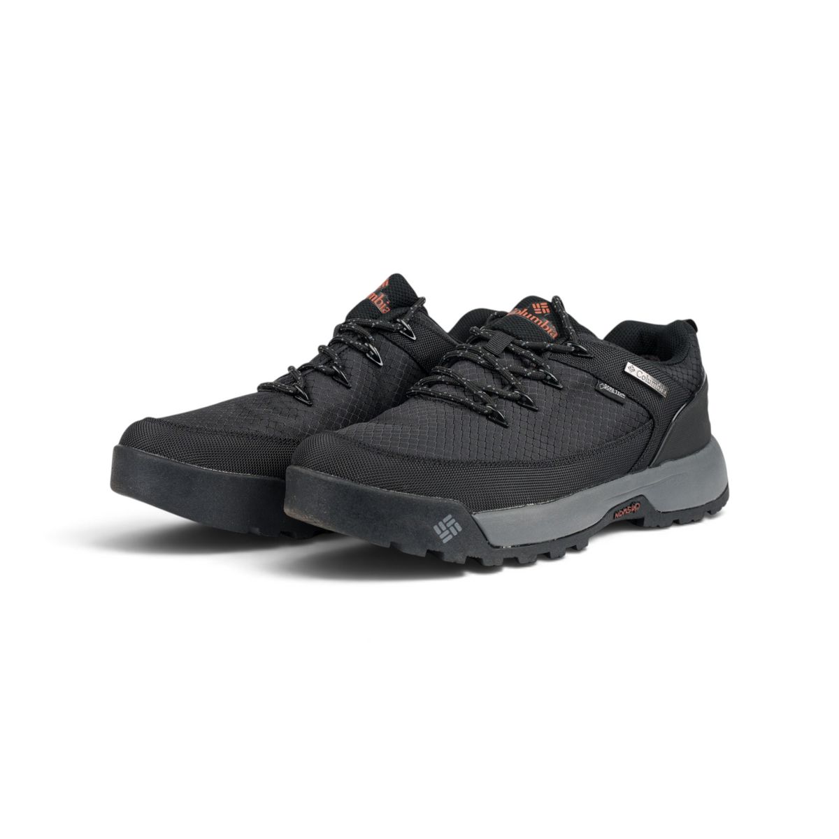 Columbia Gore-Tex чёрные кроссовки — пара, вид спереди сбоку | GAMEOVERSHOP