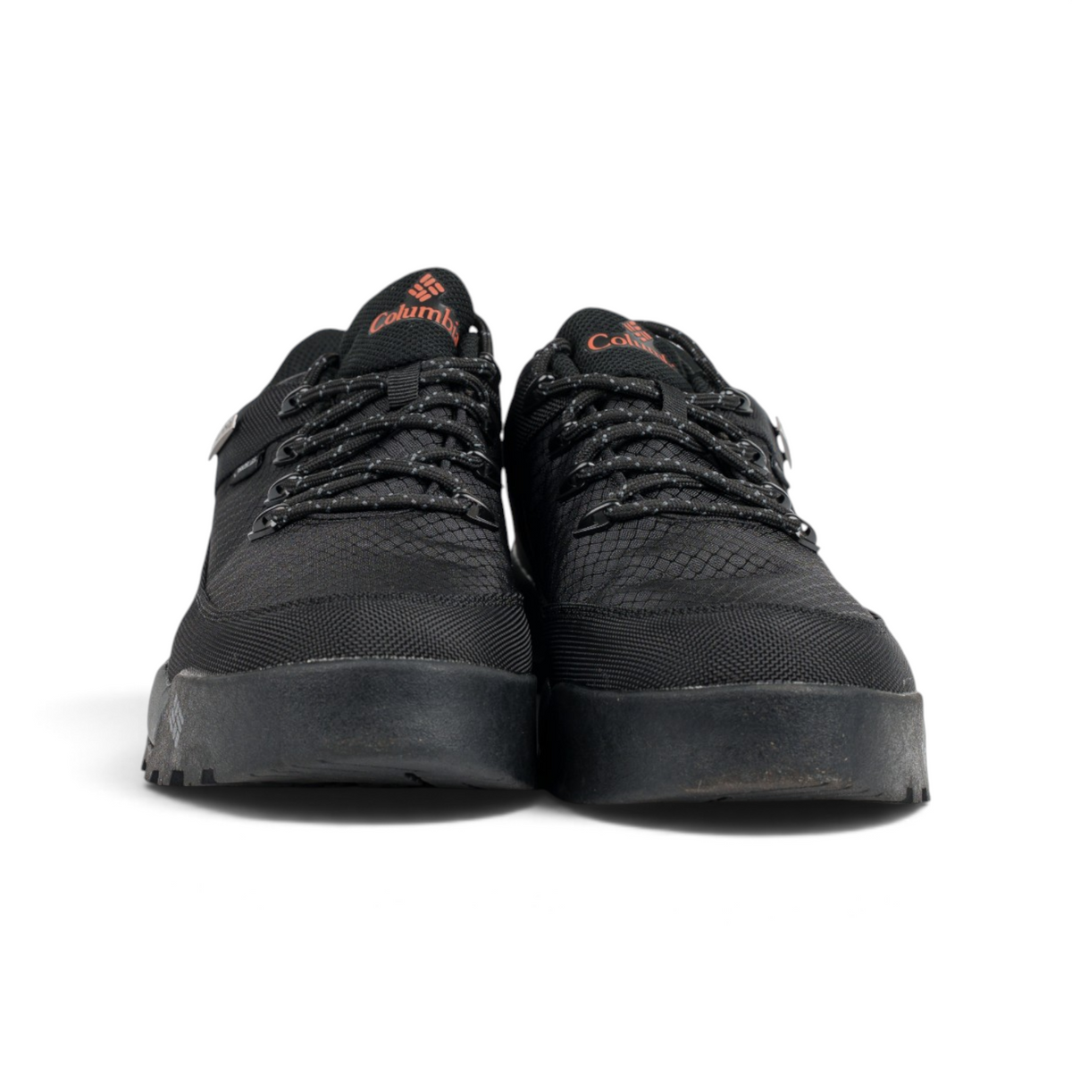 Columbia Gore-Tex чёрные кроссовки — пара, вид спереди | GAMEOVERSHOP