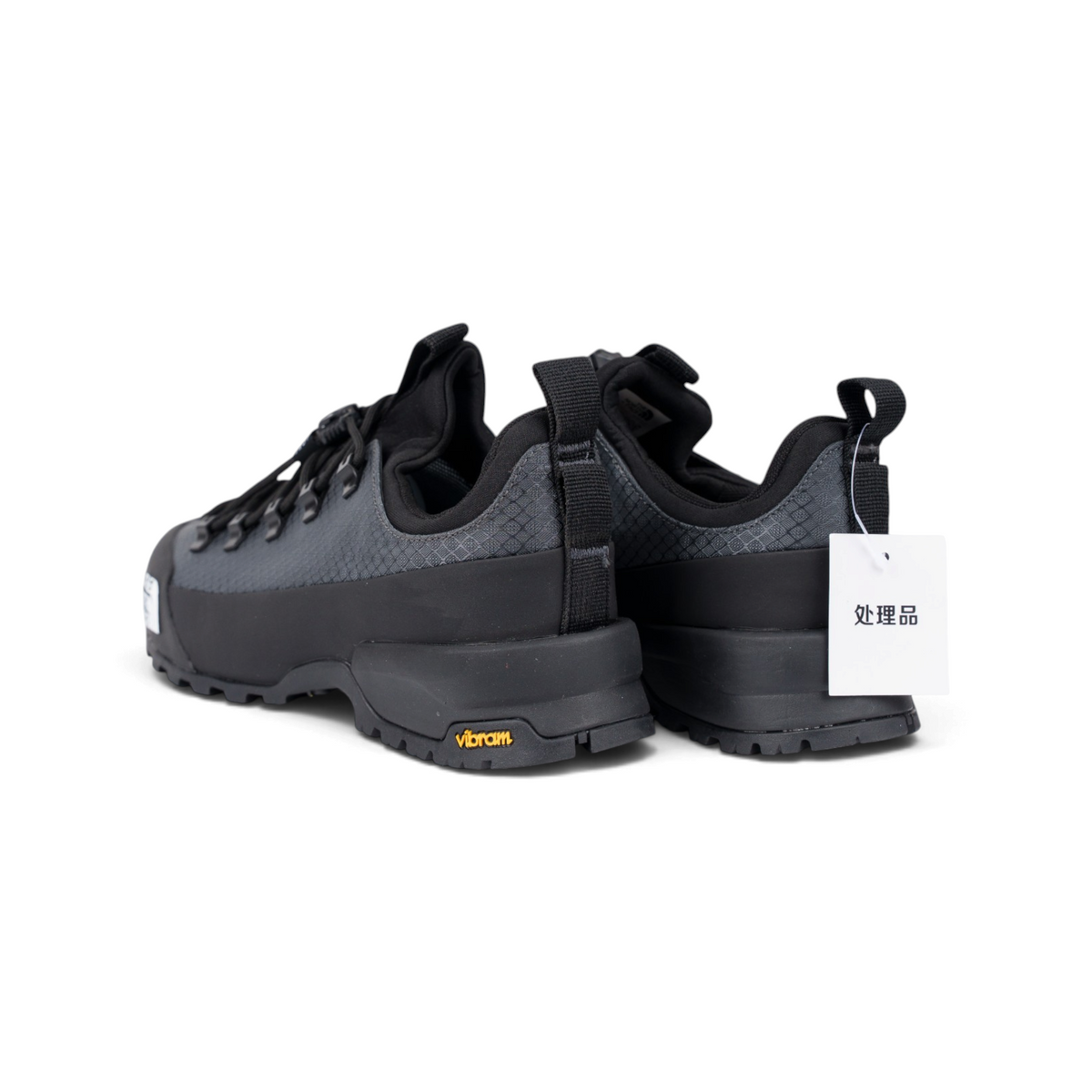 The North Face Glenclyffe Low серые кроссовки — пара, вид сзади-сбоку | GAMEOVERSHOP