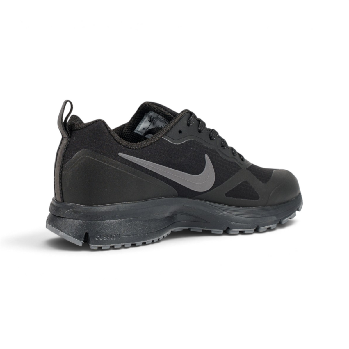 Nike Gore-Tex Termo чёрные кроссовки с серым swoosh — вид сзади сбоку | GAMEOVERSHOP
