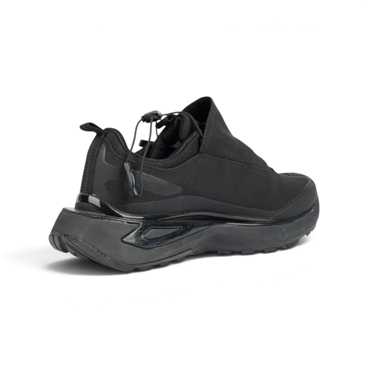 Salomon Gore-Tex Moc Black чёрные кроссовки-слипоны — вид сзади под углом | GAMEOVERSHOP