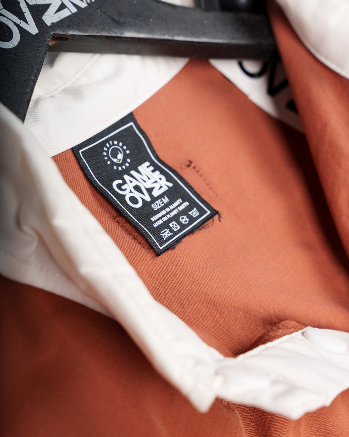 Polo T-Shirt GO Brown терракотовое поло с кремовым воротником — воротник и внутренняя бирка | GAMEOVERSHOP