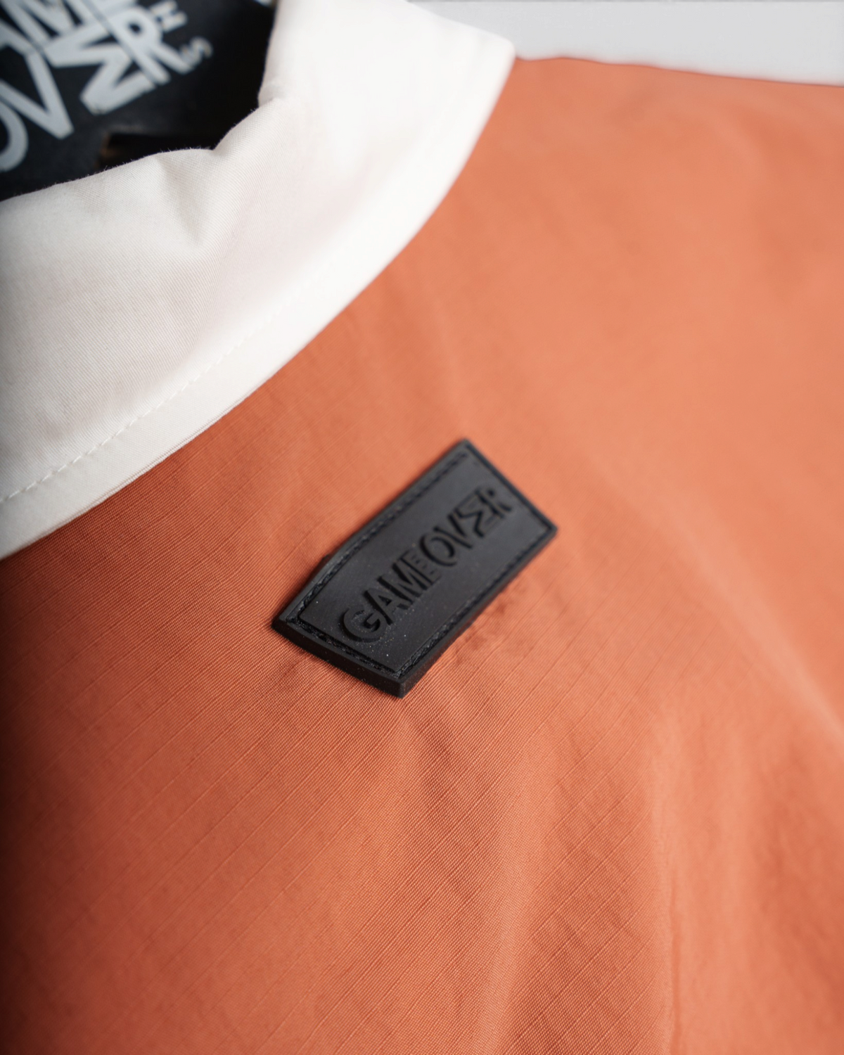 Polo T-Shirt GO Brown терракотовое поло с кремовым воротником — нашивка на воротнике сзади | GAMEOVERSHOP