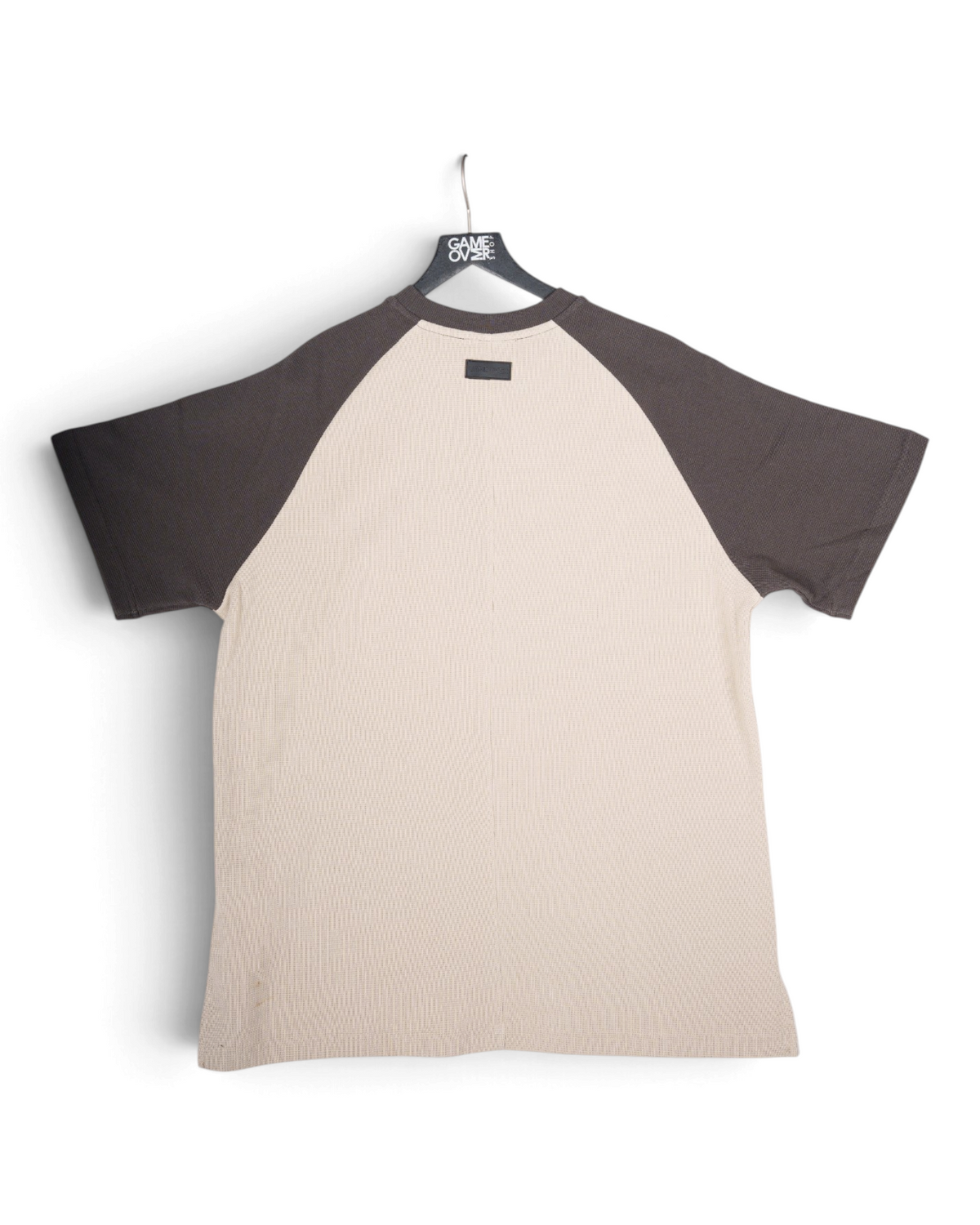 T-Shirt GO бежевая футболка с тёмными рукавами — на вешалке, вид сзади | GAMEOVERSHOP