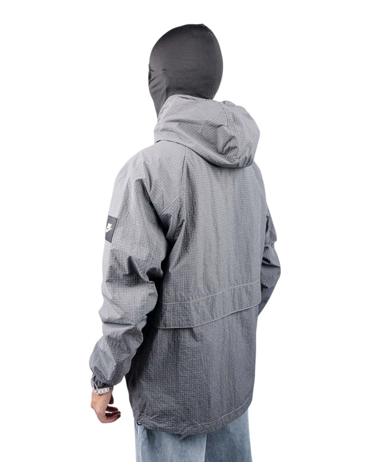Ветровка Nike 7813 серая — сзади в три четверти | GAMEOVERSHOP