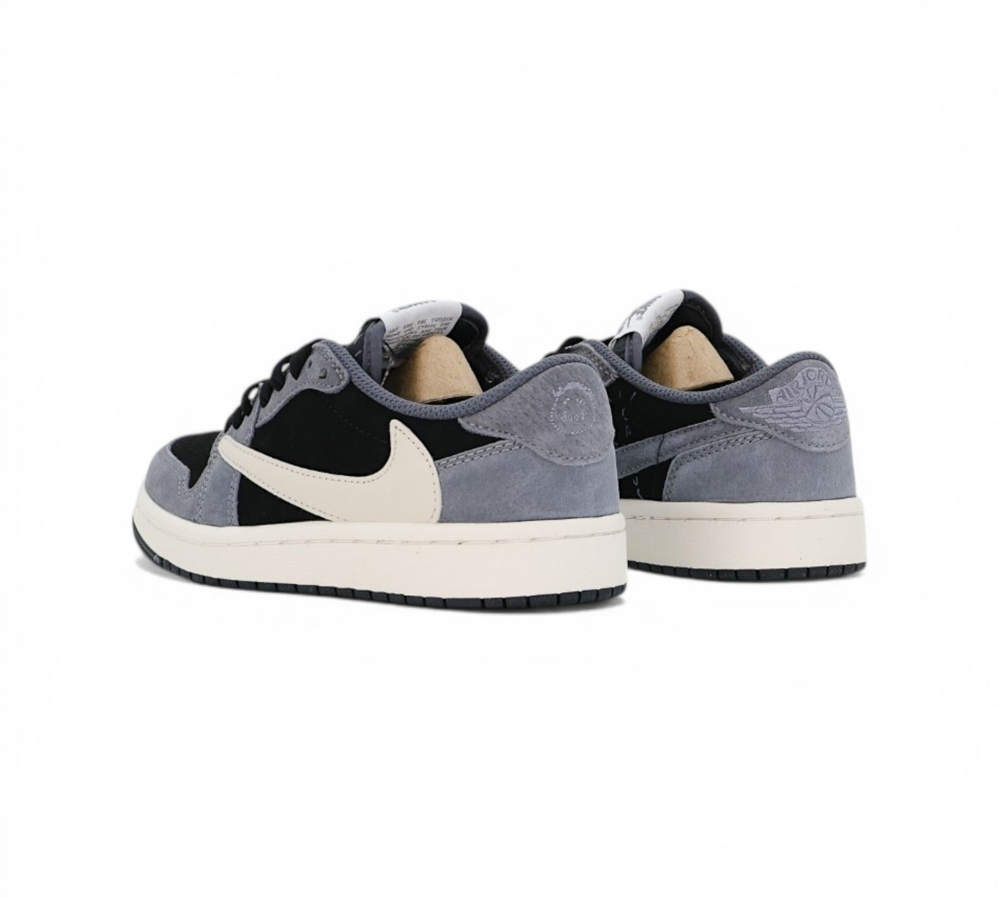 Кроссовки Nike Air Jordan 1 Low Travis Scott, черно-серые с бежевыми деталями, вид сбоку
