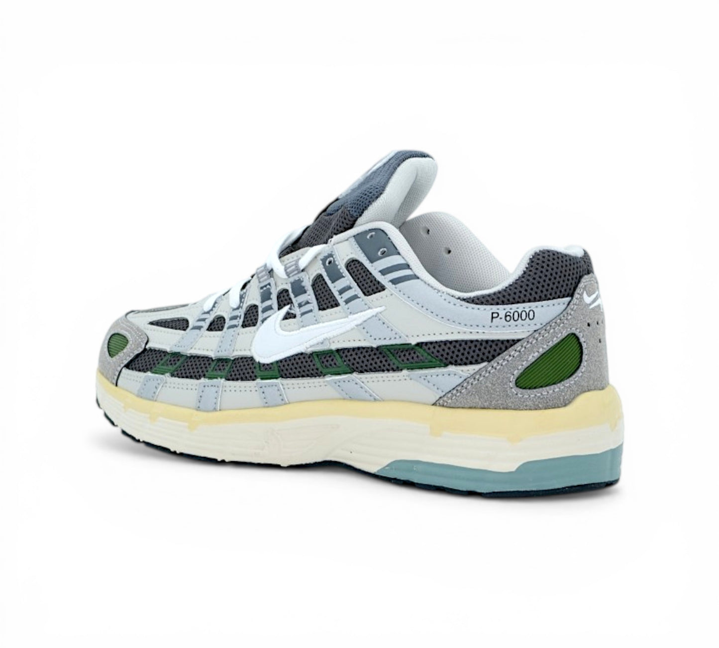 Кроссовки Nike P-6000, серые с зелеными акцентами, вид сбоку