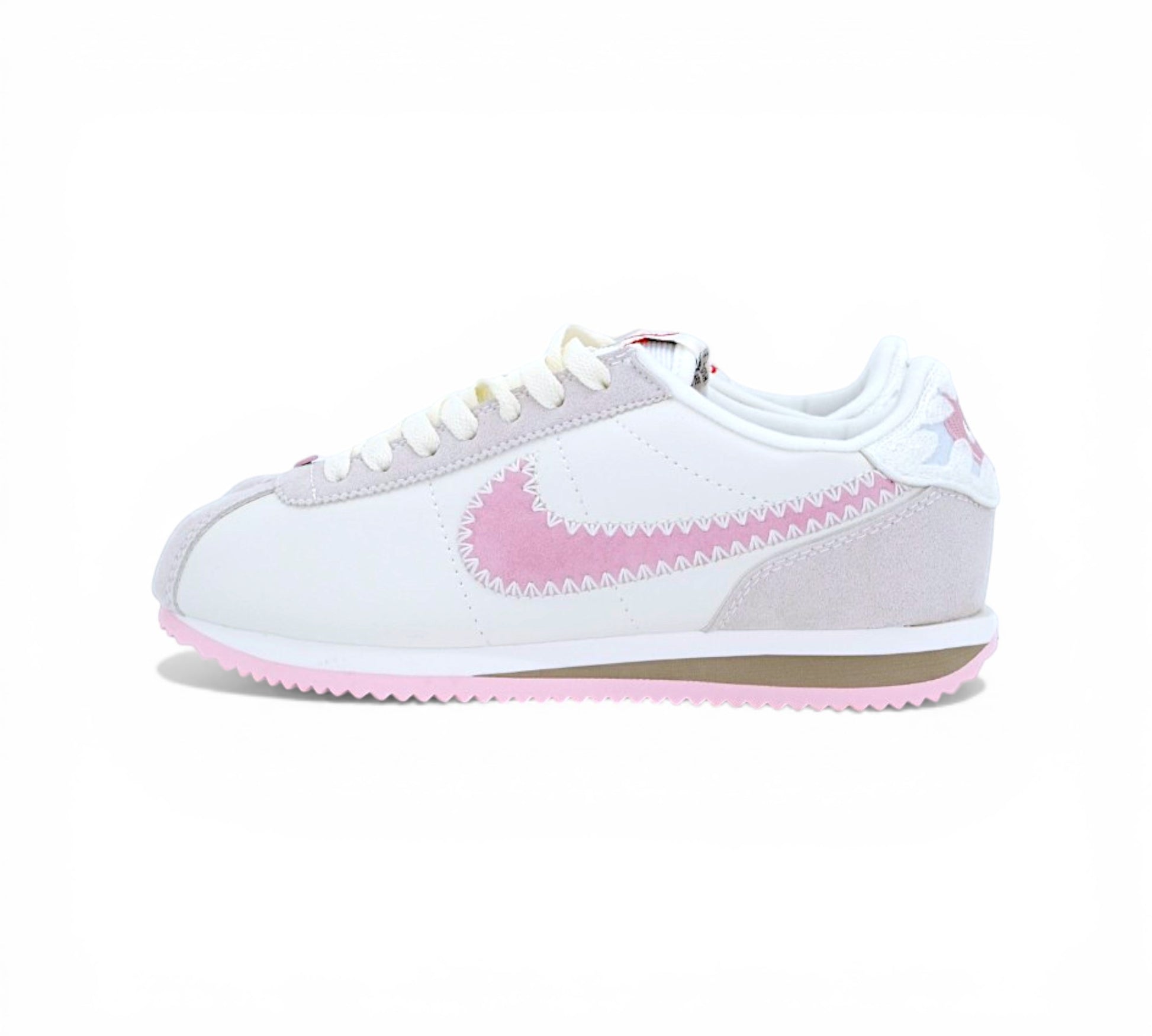 Кроссовки Nike Cortez, белые с розовым, вид сбоку