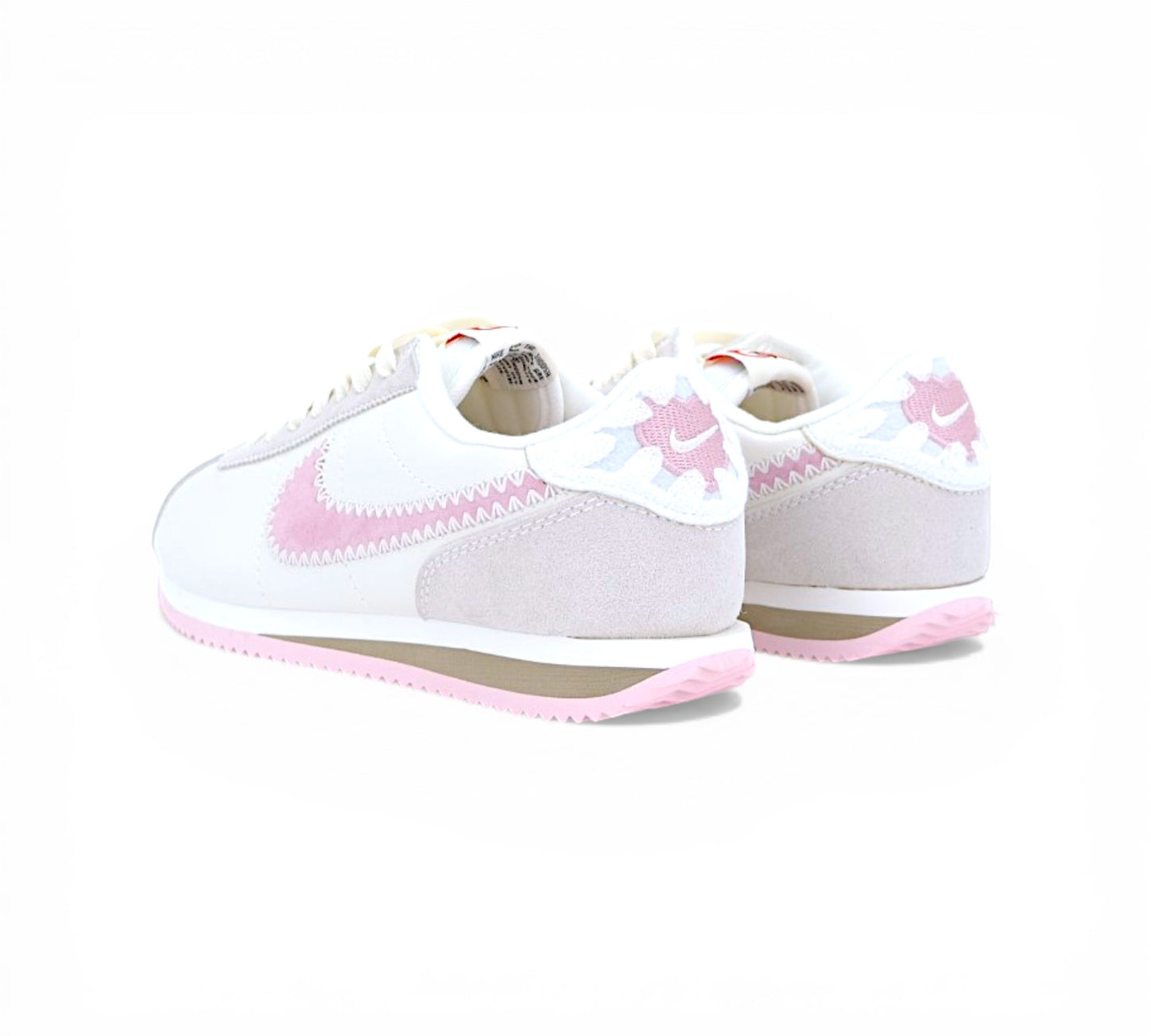 Кроссовки Nike Cortez, белые с розовым, вид сбоку