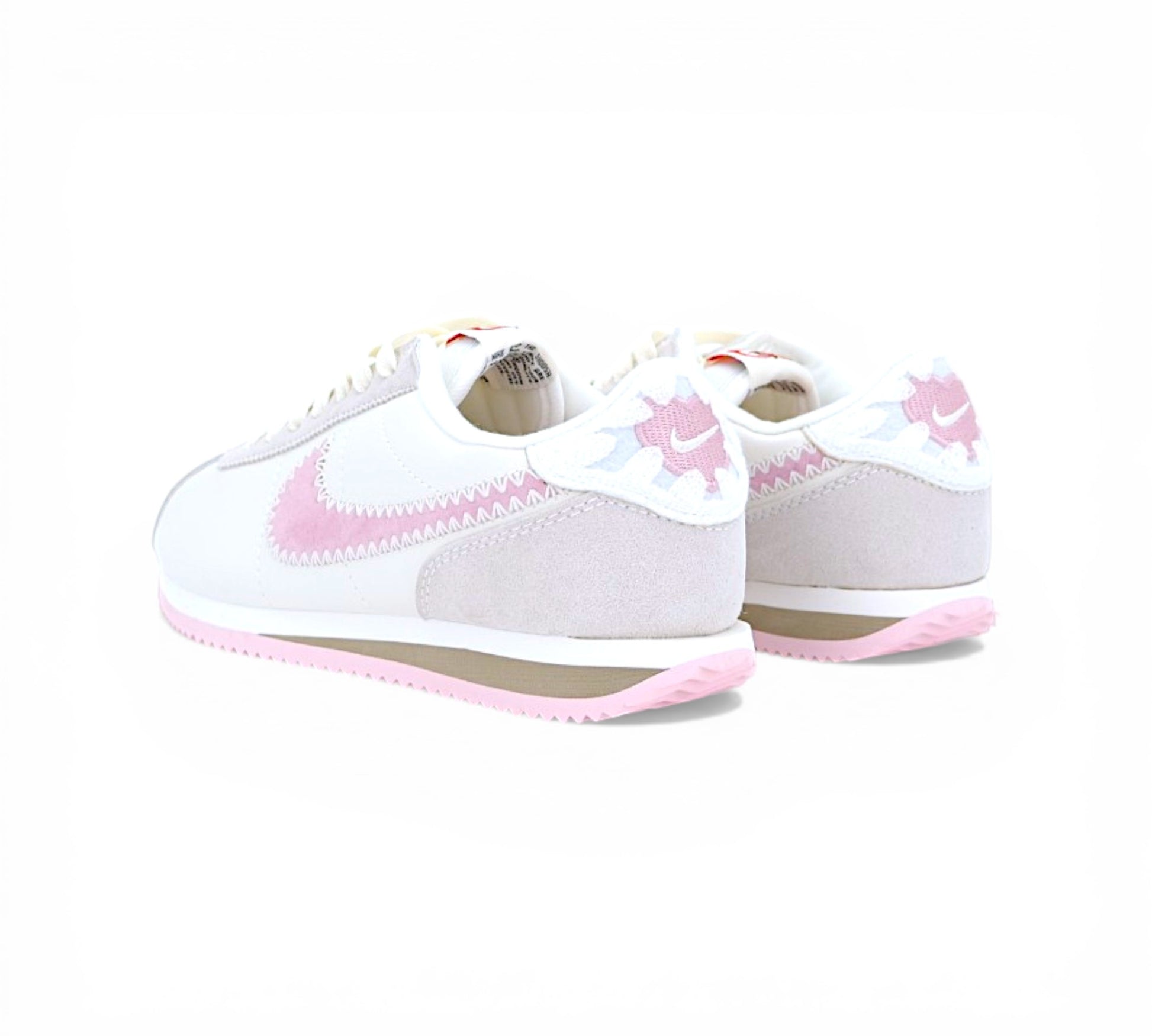 Кроссовки Nike Cortez, белые с розовым, вид сбоку