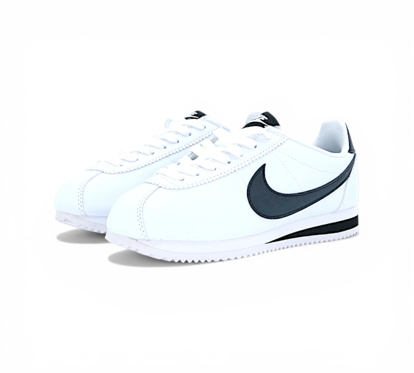 Кроссовки Nike Cortez белые с черным, вид сбоку