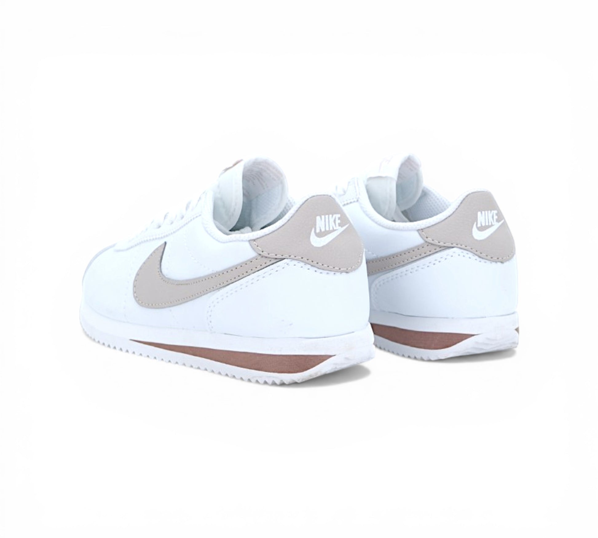 Кроссовки Nike Cortez белые с бежевыми деталями, вид сбоку