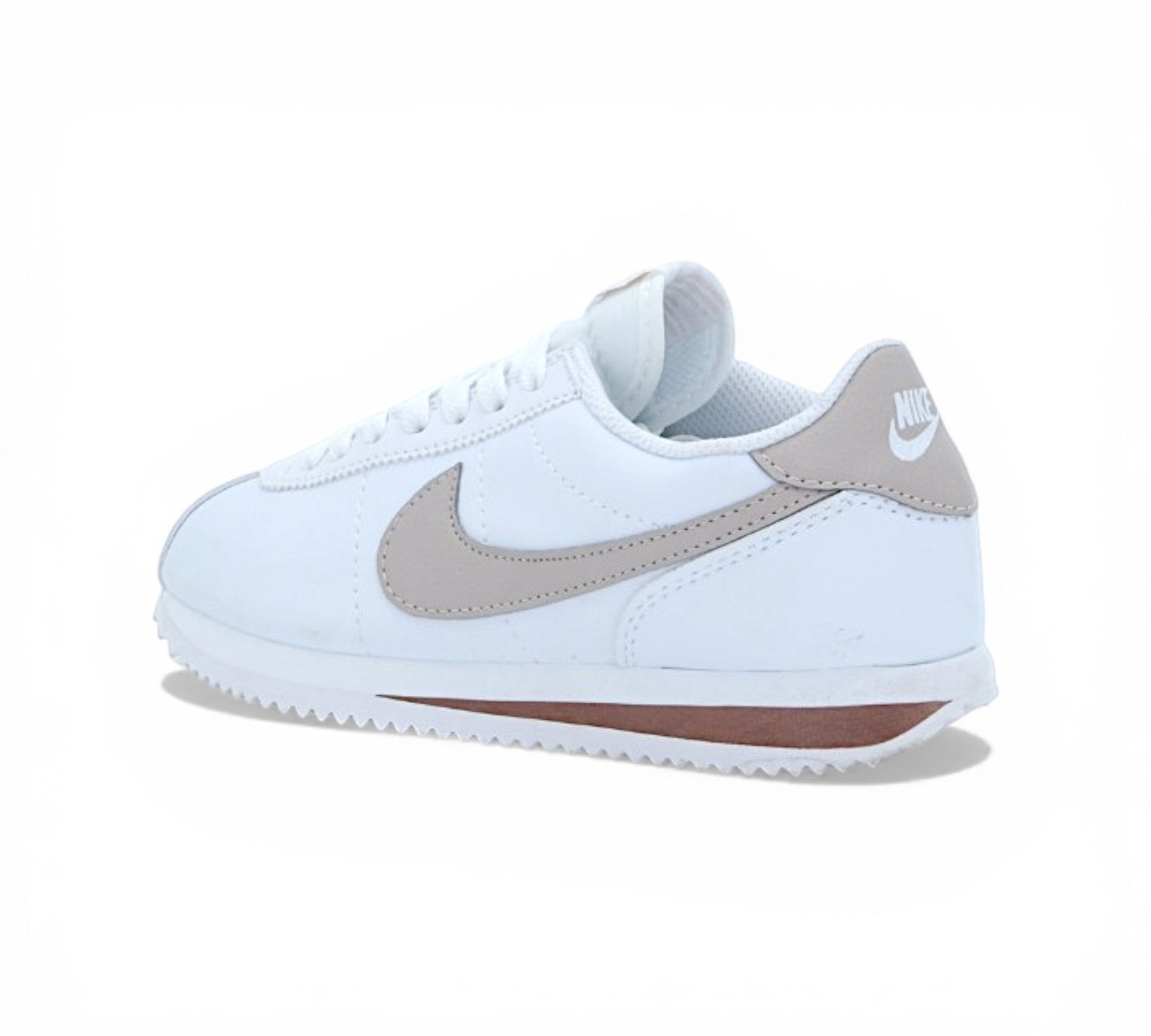Кроссовки Nike Cortez белые с бежевыми деталями, вид сбоку