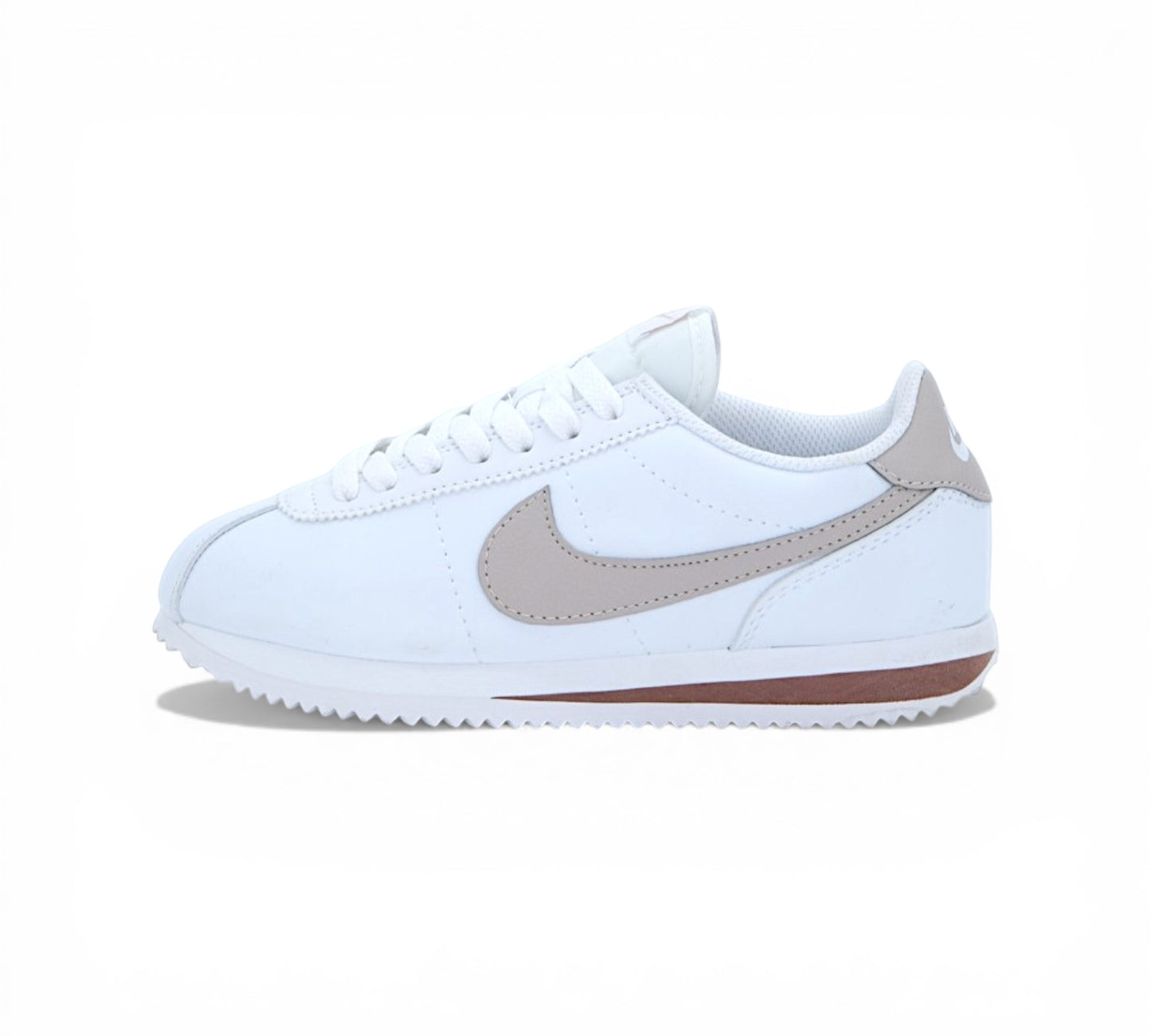 Кроссовки Nike Cortez белые с бежевыми деталями, вид сбоку