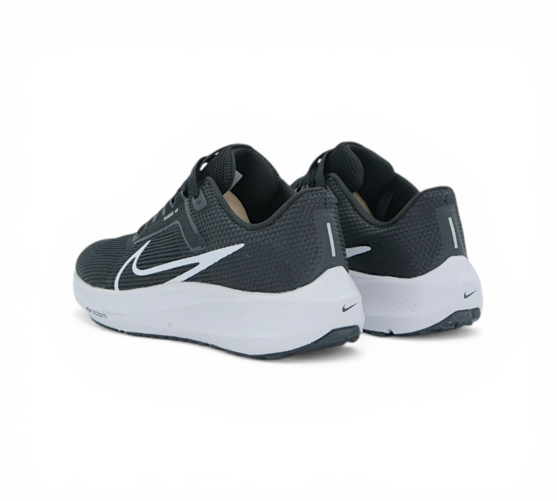 Кроссовки Nike Air Zoom Pegasus, чёрные с белым, вид сбоку