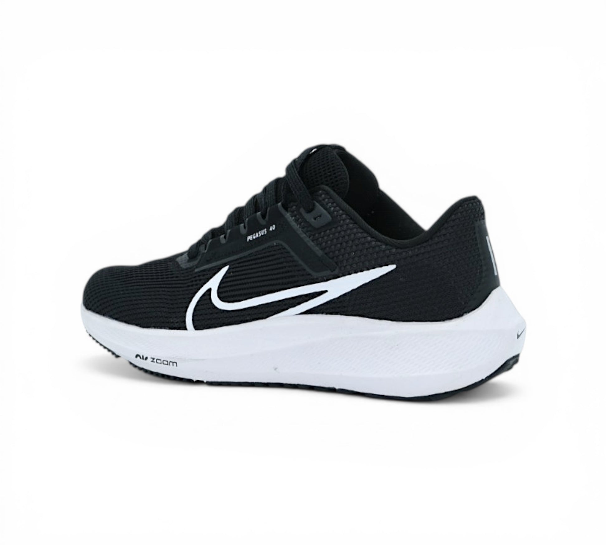 Кроссовки Nike Air Zoom Pegasus, чёрные с белым, вид сбоку