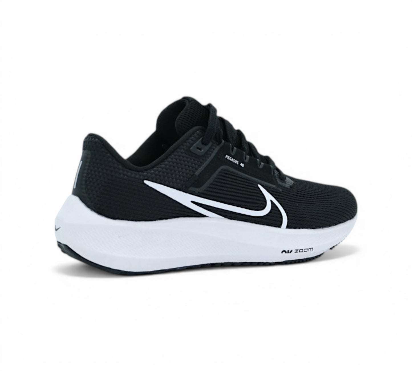 Кроссовки Nike Air Zoom Pegasus, чёрные с белым, вид сбоку