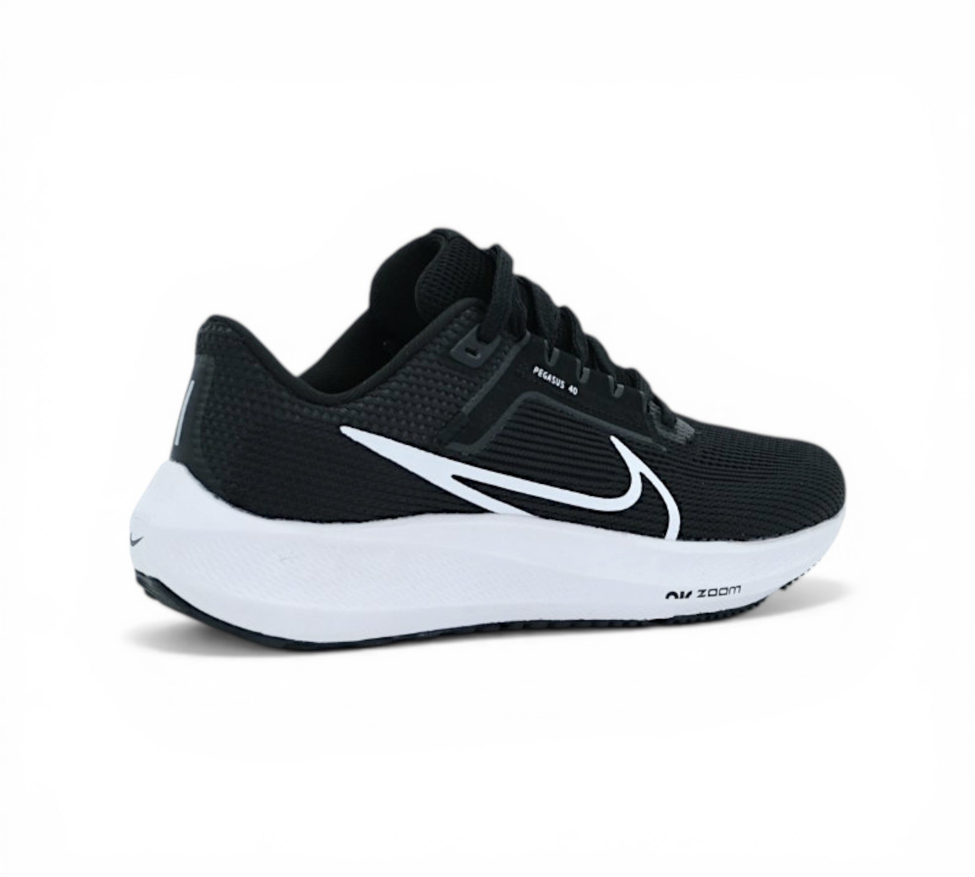 Кроссовки Nike Air Zoom Pegasus, чёрные с белым, вид сбоку