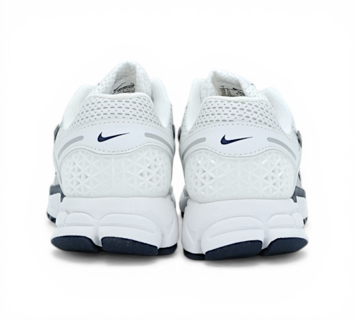 Кроссовки Nike Zoom Vomero 5, белые с серебристым, вид сбоку