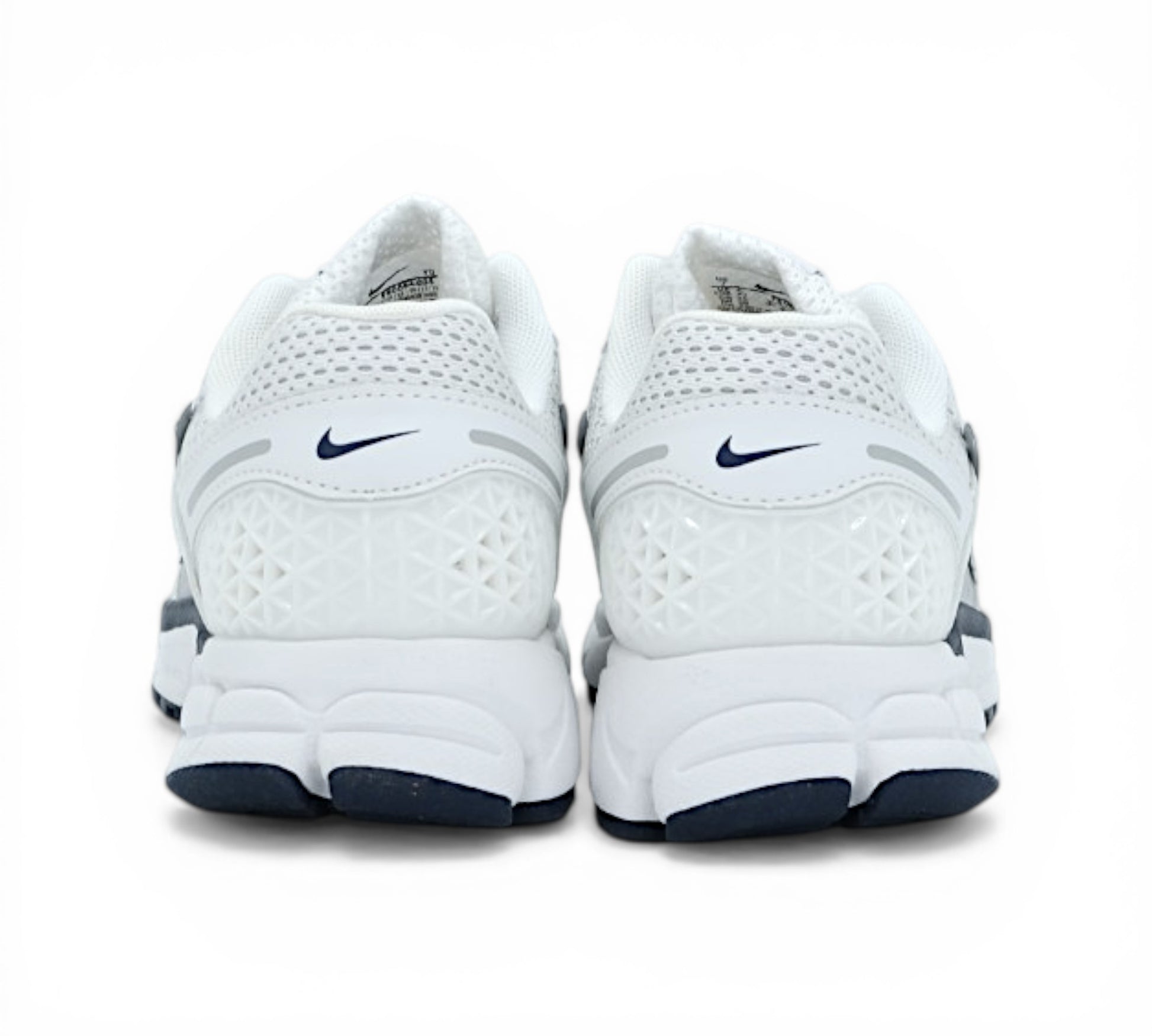 Кроссовки Nike Zoom Vomero 5, белые с серебристым, вид сбоку
